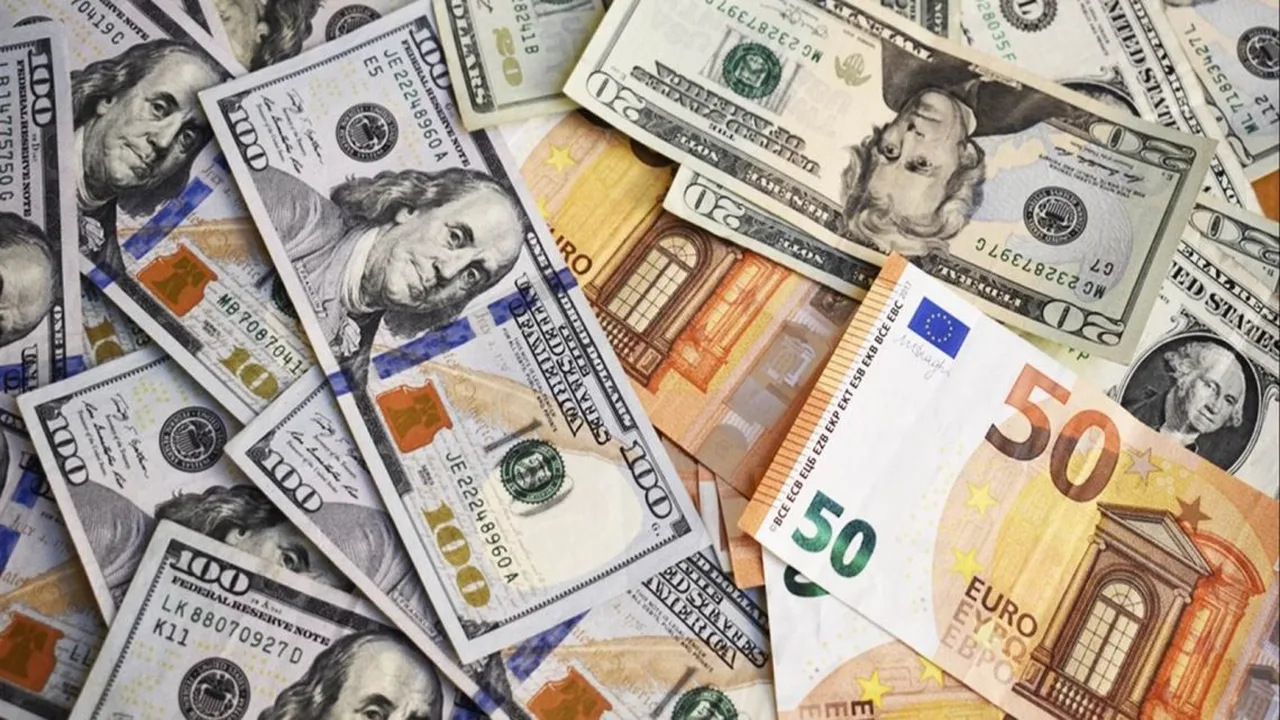 تغيرات أسعار العملات أمام الدولار في البنوك خلال تعاملات اليوم الأحد